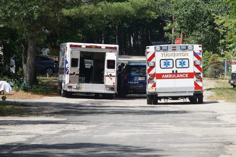 Do ambulances take dead bodies