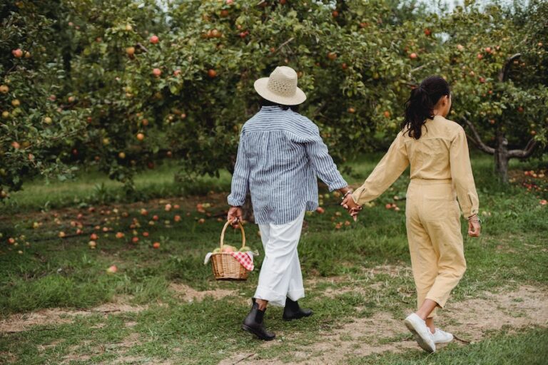 Outfit Ideas For A Picture-Perfect Family Apple Picking Adventure